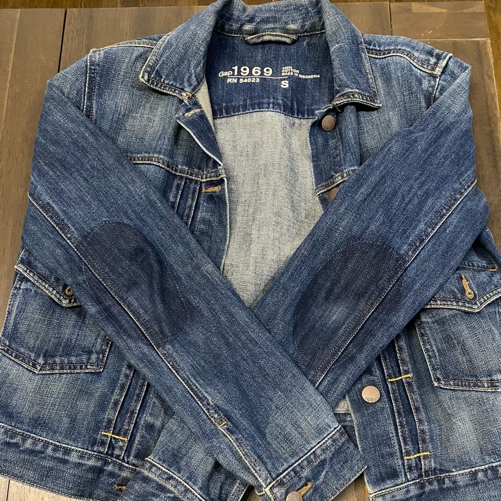 GAP Jean jacket. Size small.